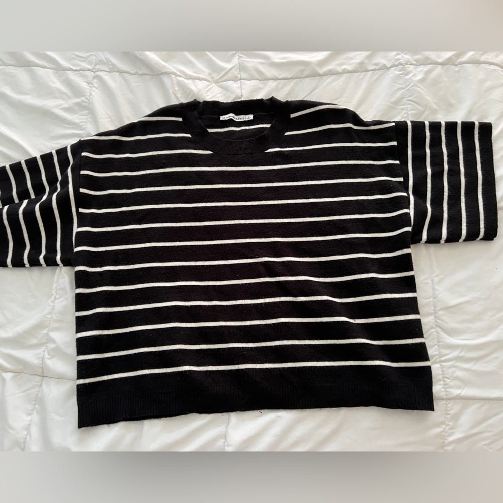 Abercrombie and Fitch short sleeve sweater top